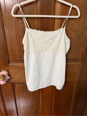Boutique Essentials Lace Trim Spaghetti Strap Tank Top in Ivory